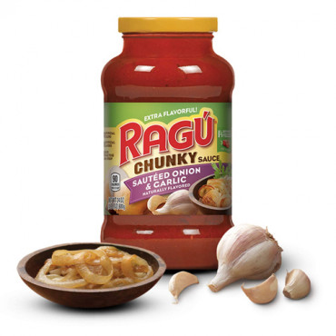 Ragu Chunky Sauce Sauteed Onion & Garlic 680g